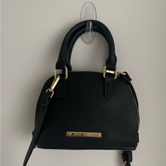 Betsy Johnson Black Crossbody
Floral Pattern Lining
Adorable purse
New No Tags - Picture 6 of 13